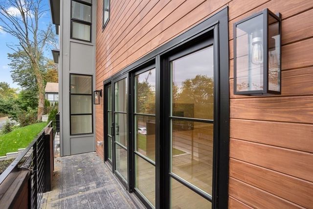 222 Austin St 222, Newton, MA 02465