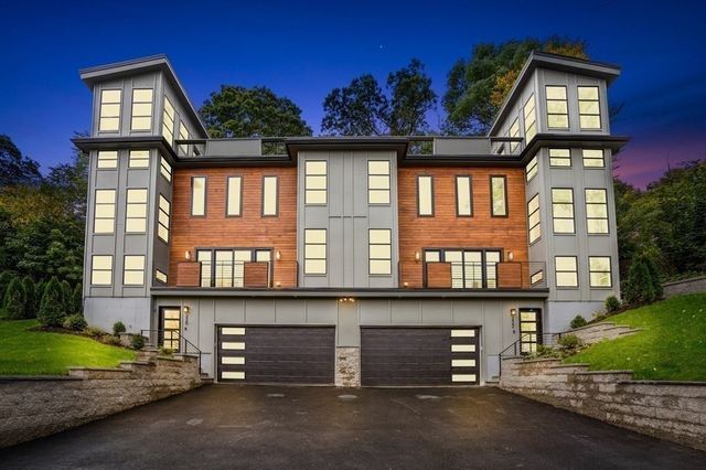 222 Austin St 222, Newton, MA 02465