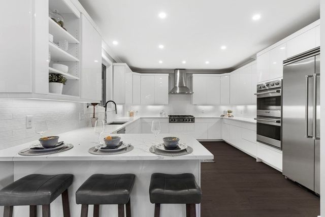 222 Austin St 222, Newton, MA 02465