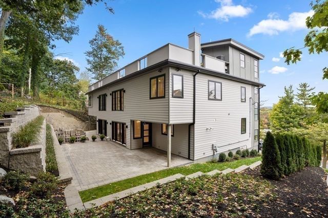 222 Austin St 222, Newton, MA 02465