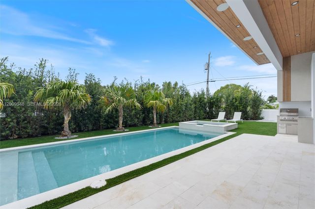 201 NE 27th Dr, Wilton Manors, FL 33334