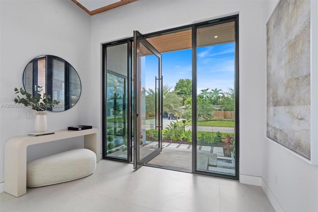 201 NE 27th Dr, Wilton Manors, FL 33334