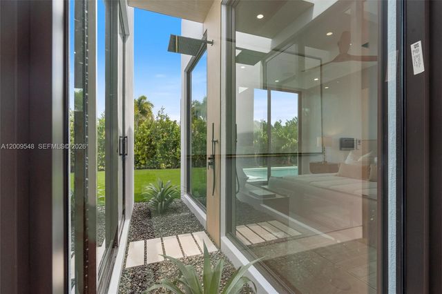 201 NE 27th Dr, Wilton Manors, FL 33334