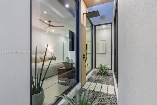201 NE 27th Dr, Wilton Manors, FL 33334