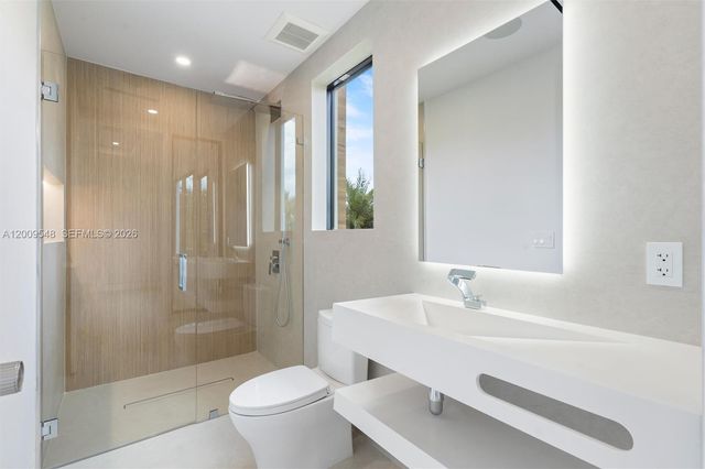 201 NE 27th Dr, Wilton Manors, FL 33334