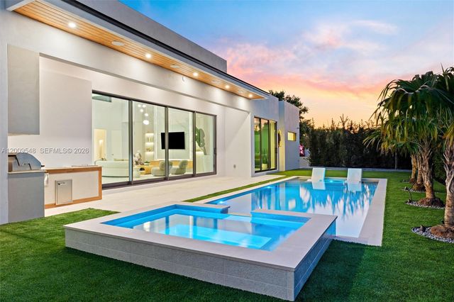 201 NE 27th Dr, Wilton Manors, FL 33334
