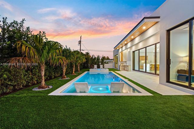 201 NE 27th Dr, Wilton Manors, FL 33334