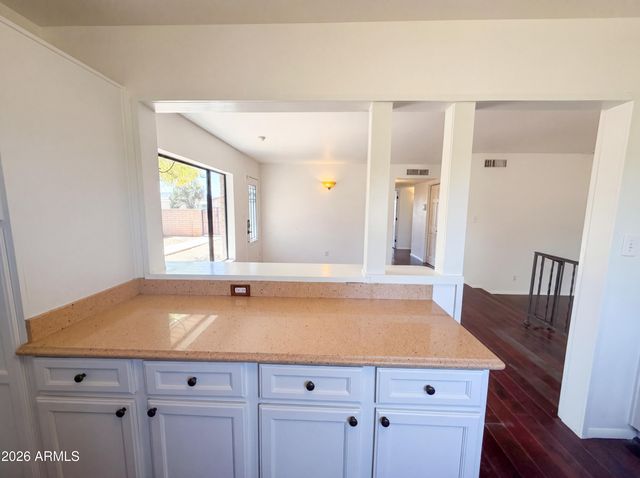 2326 W PARADISE Drive, Phoenix, AZ 85029