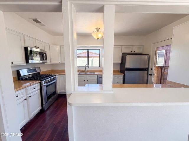 2326 W PARADISE Drive, Phoenix, AZ 85029