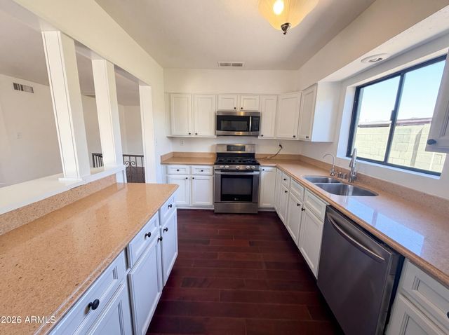 2326 W PARADISE Drive, Phoenix, AZ 85029