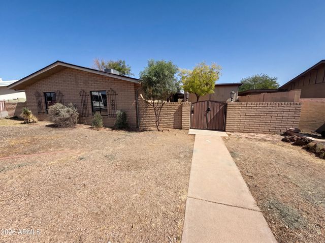 2326 W PARADISE Drive, Phoenix, AZ 85029