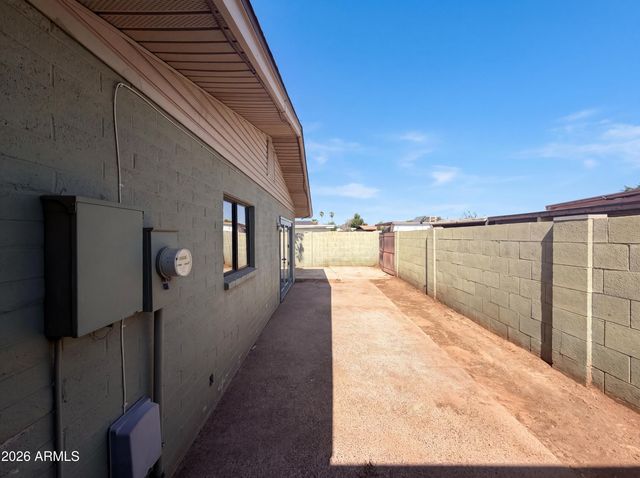 2326 W PARADISE Drive, Phoenix, AZ 85029