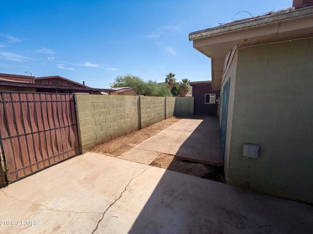 2326 W PARADISE Drive, Phoenix, AZ 85029