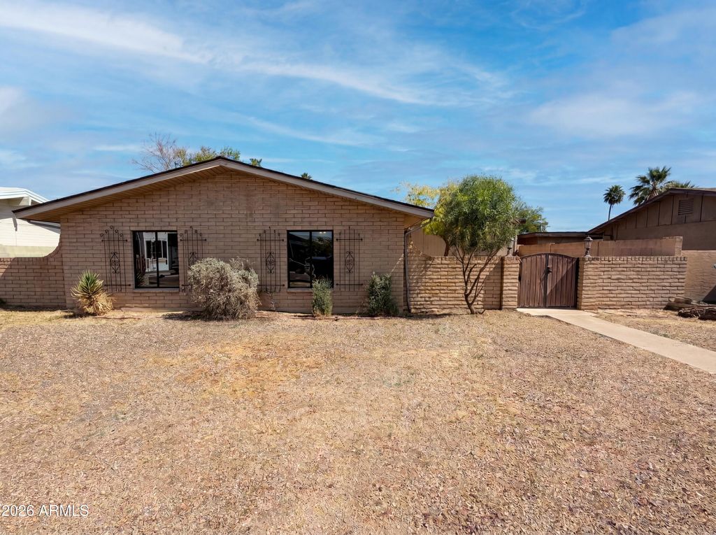 2326 W PARADISE Drive, Phoenix, AZ 85029