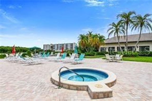 9950 62ND TERRACE N 404, St Petersburg, FL 33708