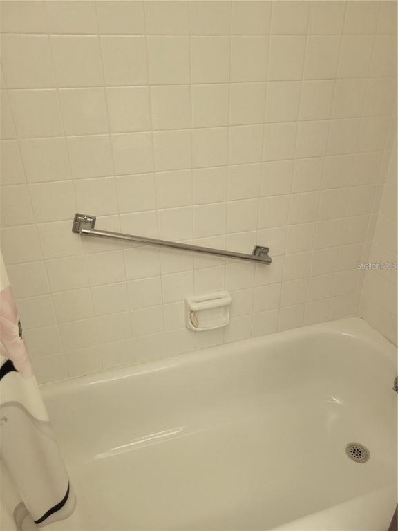 Image 18 of property listing at 9950 62ND TERRACE N 404, St Petersburg, FL 33708