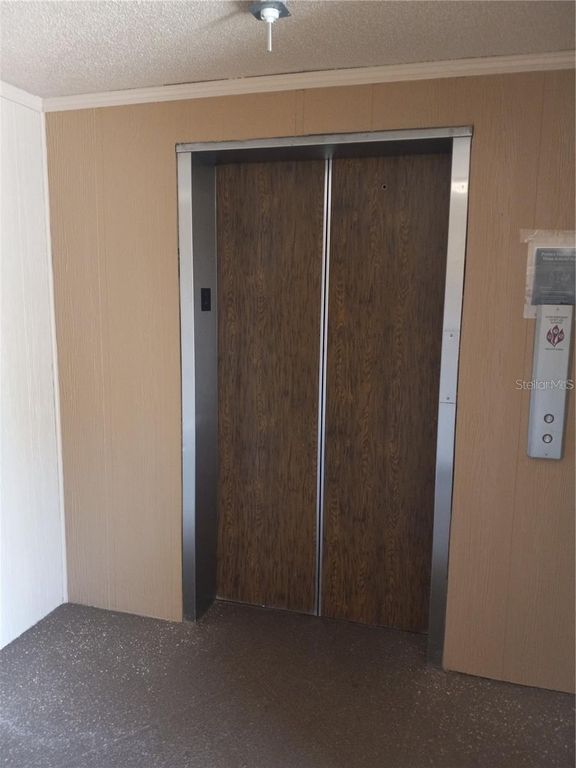 Image 21 of property listing at 9950 62ND TERRACE N 404, St Petersburg, FL 33708