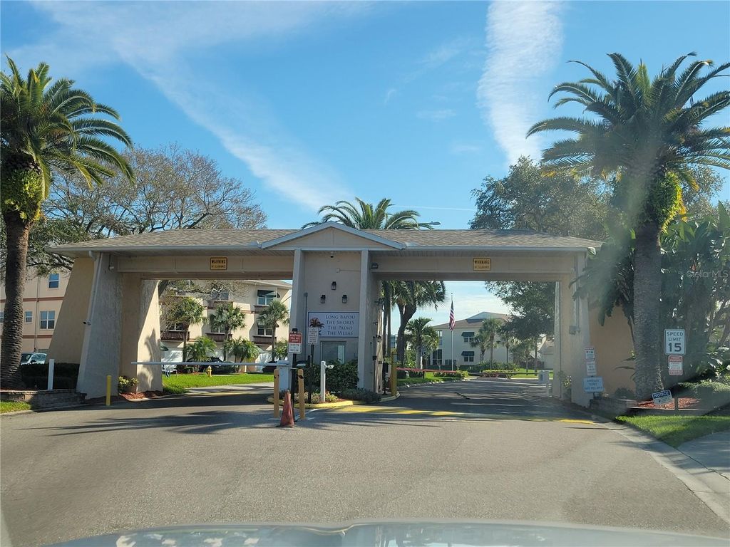 Image 22 of property listing at 9950 62ND TERRACE N 404, St Petersburg, FL 33708