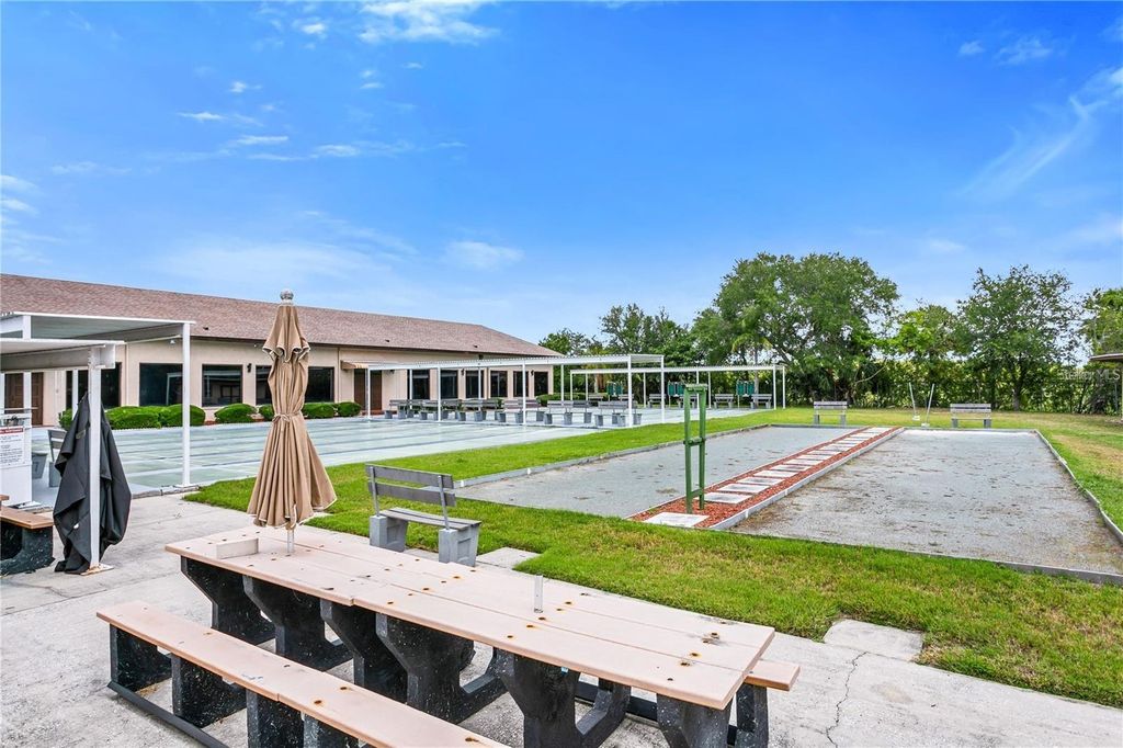 Image 28 of property listing at 9950 62ND TERRACE N 404, St Petersburg, FL 33708