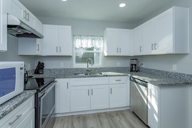 458 E UNIVERSITY AVENUE, Orange City, FL 32763