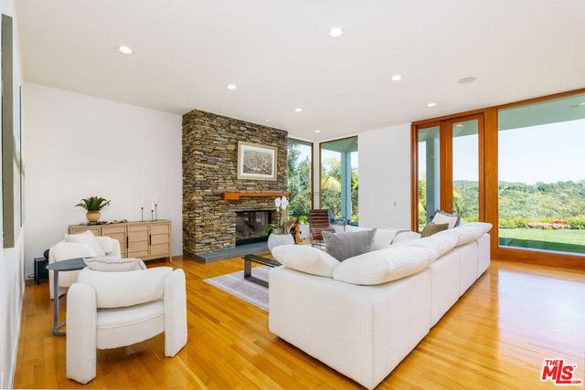 1530 Bel Air Road, Los Angeles, CA 90077