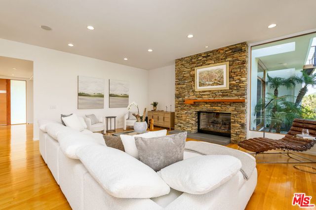 1530 Bel Air Road, Los Angeles, CA 90077