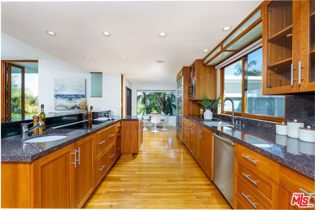 1530 Bel Air Road, Los Angeles, CA 90077