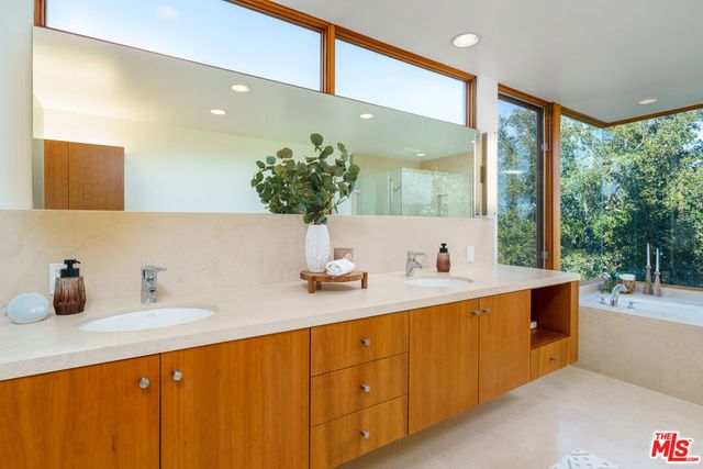 1530 Bel Air Road, Los Angeles, CA 90077