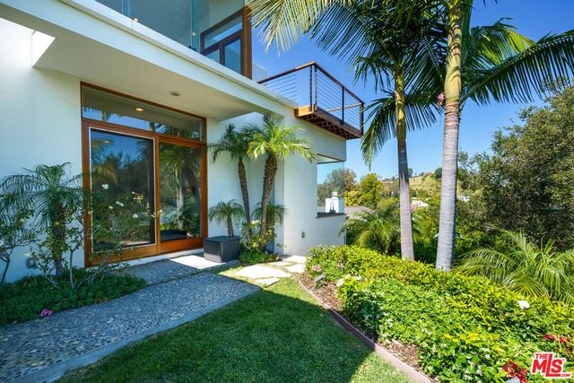 1530 Bel Air Road, Los Angeles, CA 90077