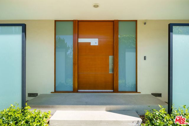 1530 Bel Air Road, Los Angeles, CA 90077