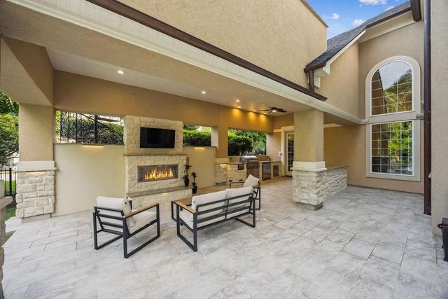 5911 Royal Point Court, Houston, TX 77345