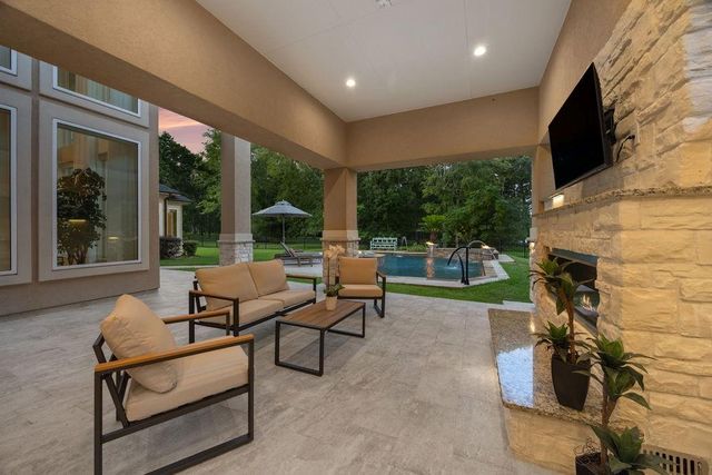 5911 Royal Point Court, Houston, TX 77345