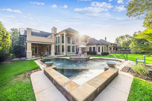 5911 Royal Point Court, Houston, TX 77345