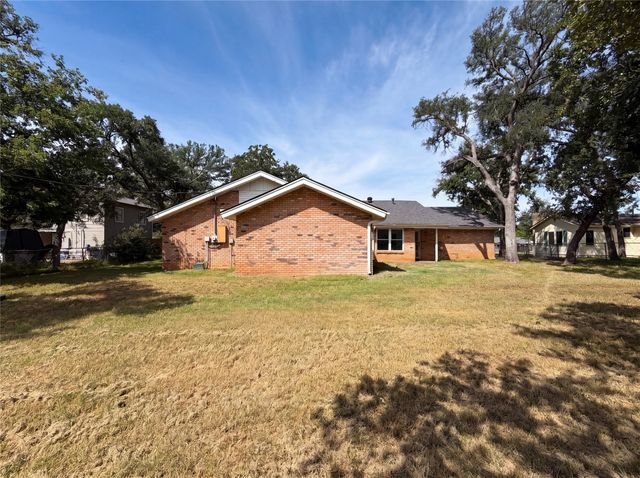 7928 Ella Young Drive, Lakeside, TX 76135
