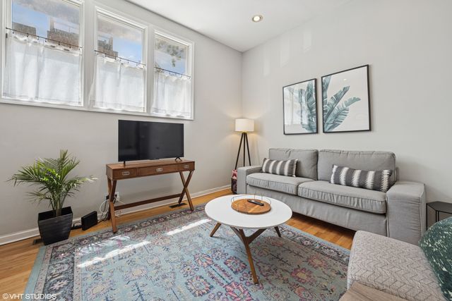 2140 W Belmont Avenue 1F, Chicago, IL 60618