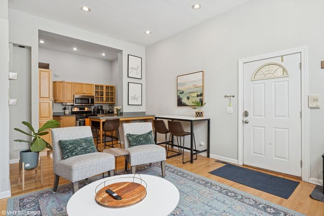 2140 W Belmont Avenue 1F, Chicago, IL 60618