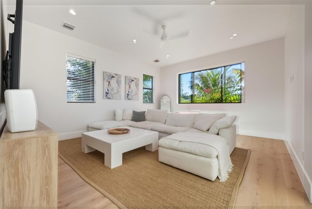 9120 Mockingbird Trail, Jupiter, FL 33478