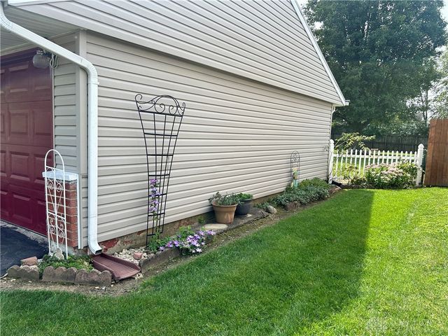 6821 Ginger Avenue, Enon Vlg, OH 45323