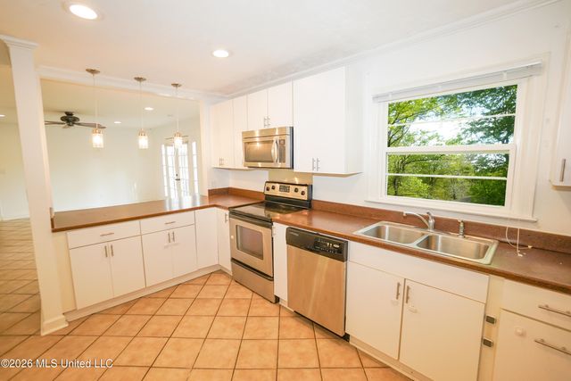 1923 Cherokee Drive, Jackson, MS 39211