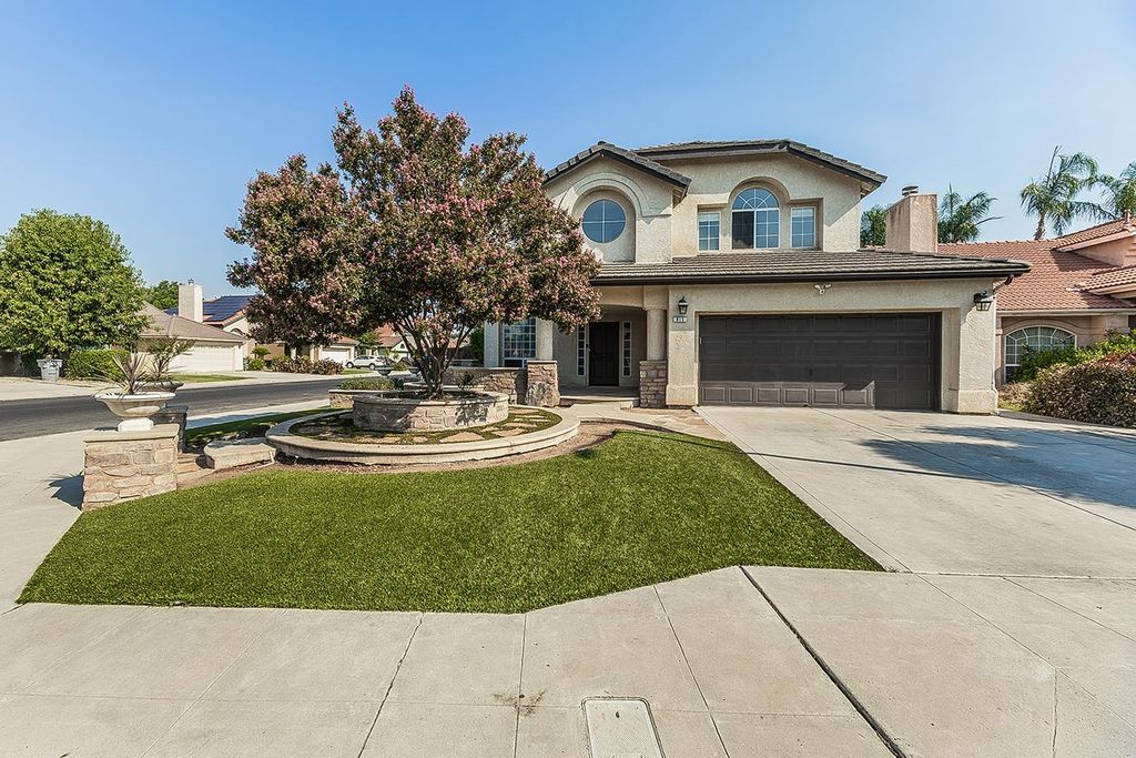 815 Robinson Avenue, Clovis, CA 93612