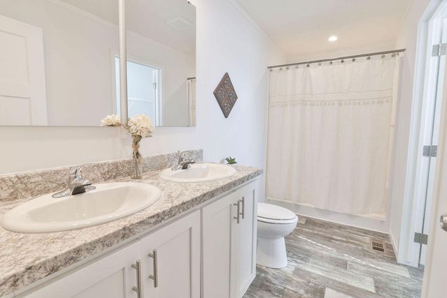 1020 Universal Circle, Saint Stephen, SC 29479