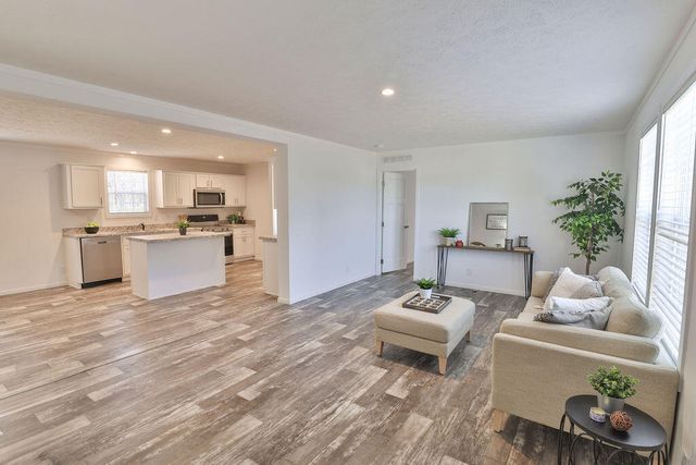 1020 Universal Circle, Saint Stephen, SC 29479