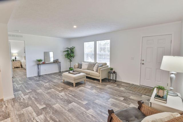 1020 Universal Circle, Saint Stephen, SC 29479