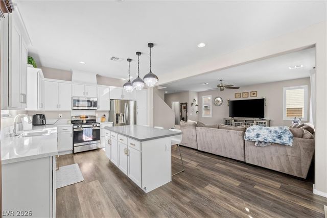 10195 Sunny Peak Court, Las Vegas, NV 89148