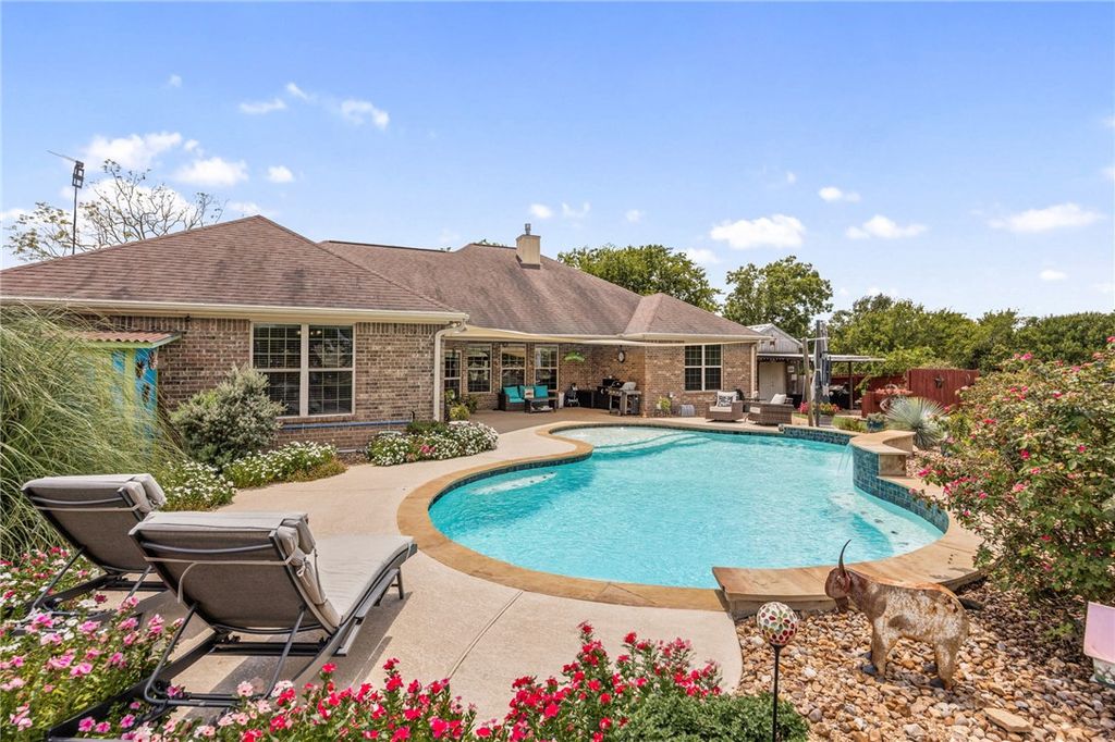 22209 Pierce Street, Navasota, TX 77868 — exterior