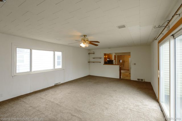 26396 Pennie Street, Dearborn Heights, MI 48125