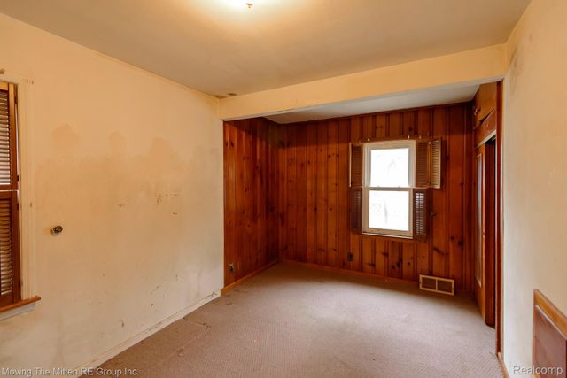 26396 Pennie Street, Dearborn Heights, MI 48125