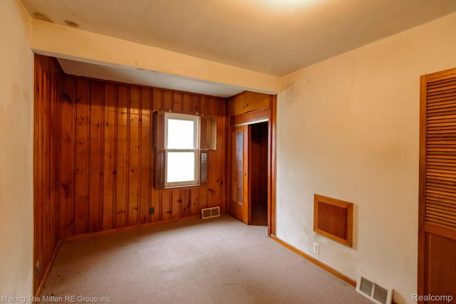 26396 Pennie Street, Dearborn Heights, MI 48125