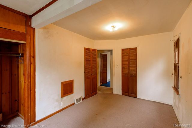 26396 Pennie Street, Dearborn Heights, MI 48125