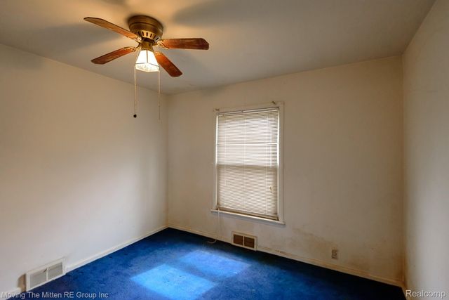 26396 Pennie Street, Dearborn Heights, MI 48125